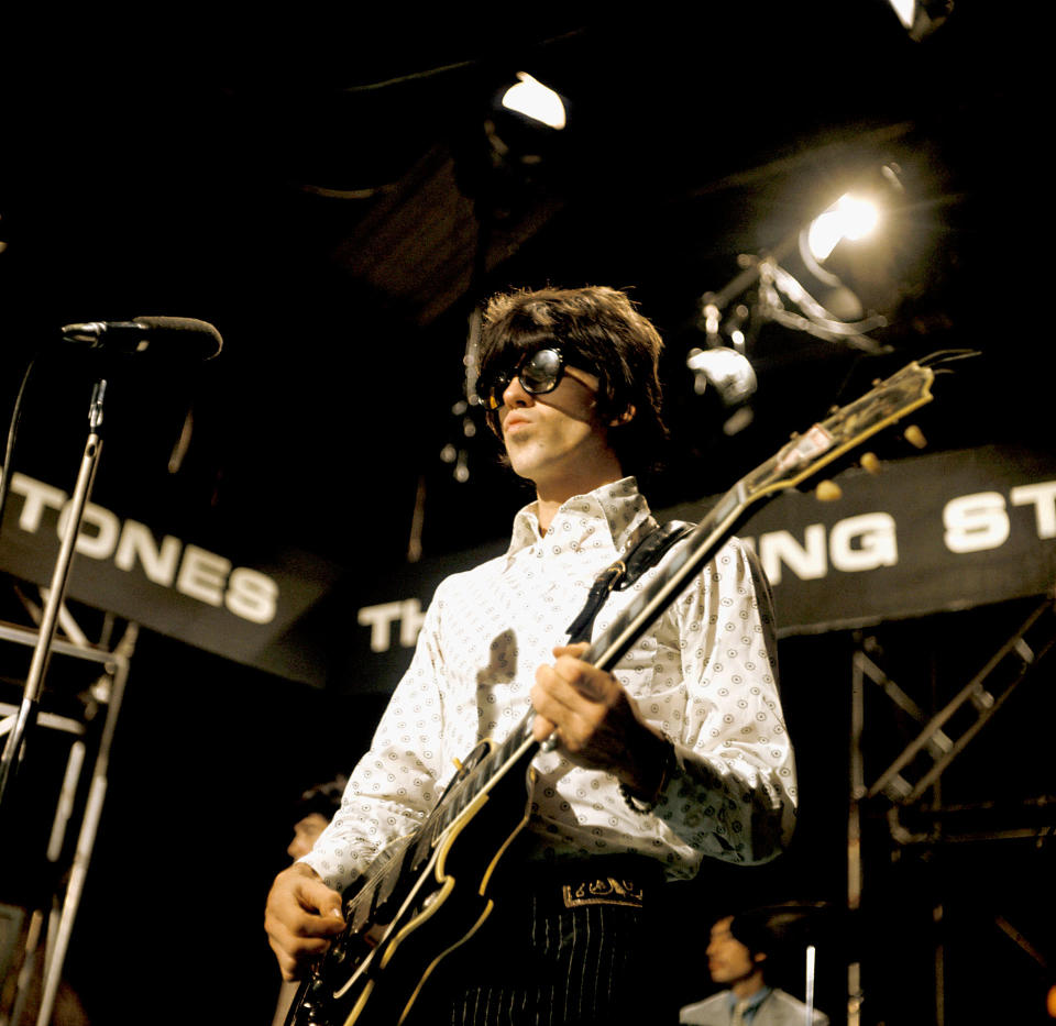 Keith Richards playing a Gibson Les Paul Black Beauty in 1966