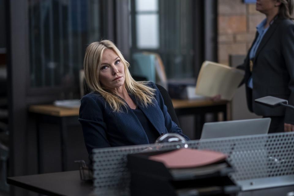 kelli giddish as detective amanda rollins, law and order svu