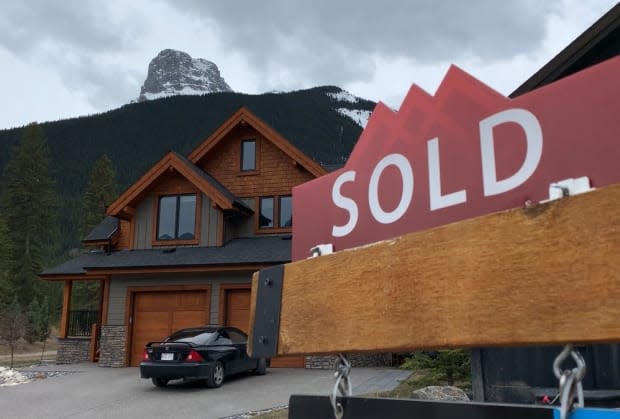 The Alberta Real Estate Association says there were 222 property sales in Canmore in the first three months of 2021. It's left the community with approximately 100 listings, a one-month supply. The average price for a typical single family home is closing in on $1.1 million.  (Bryan Labby/CBC - image credit)