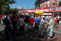 <p>Soccer Football – Premier League – Arsenal vs Burnley – Emirates Stadium, London, Britain – May 6, 2018 General view fans and a banner in reference to Arsenal manager Arsene Wenger outside the stadium before the match REUTERS/Ian Walton EDITORIAL USE ONLY. No use with unauthorized audio, video, data, fixture lists, club/league logos or “live” services. Online in-match use limited to 75 images, no video emulation. No use in betting, games or single club/league/player publications. Please contact your account representative for further details. </p>