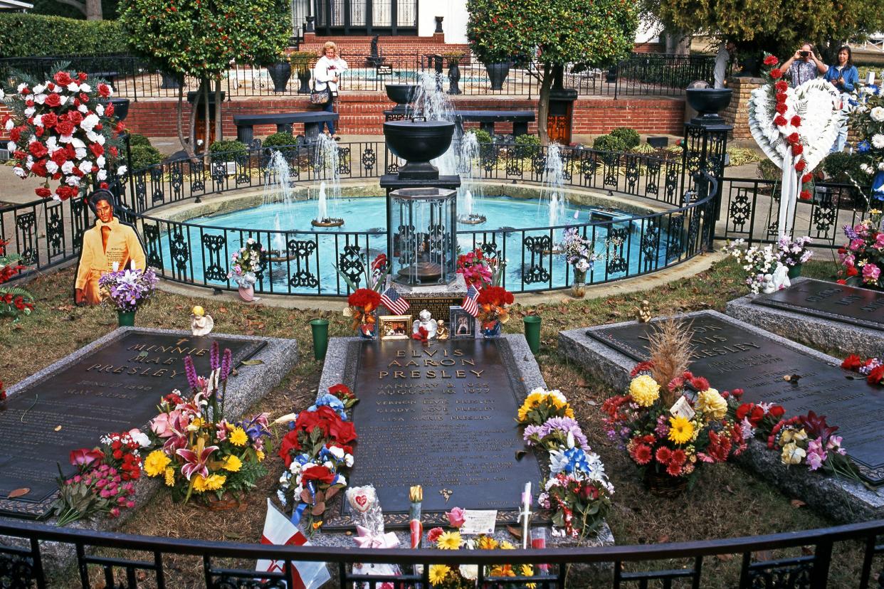 Elvis Presley's grave in the remembrance garden at Graceland