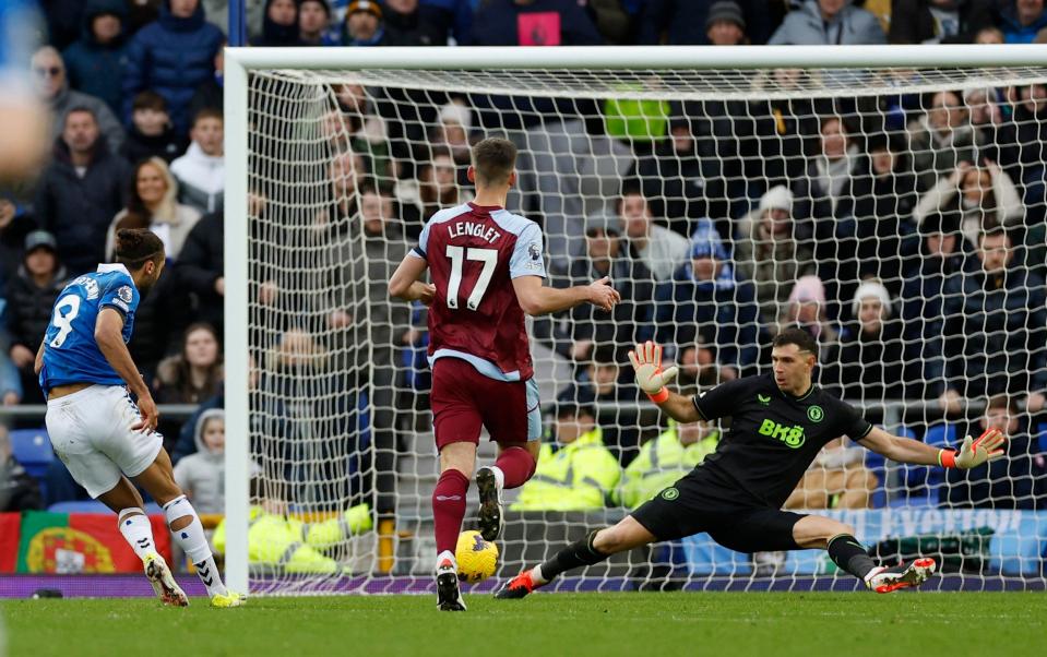 Emiliano Martinez denies Dominic Calvert-Lewin