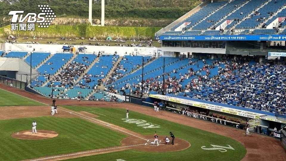 多角形設計，效法美國職棒MLB球場幾乎零死角，甚至還設有「天空SKY坐位區」。（圖／蘇憶歡攝）