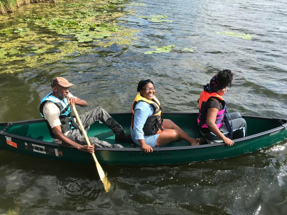 A guided canoe ride along the Ohio & Erie Canal.