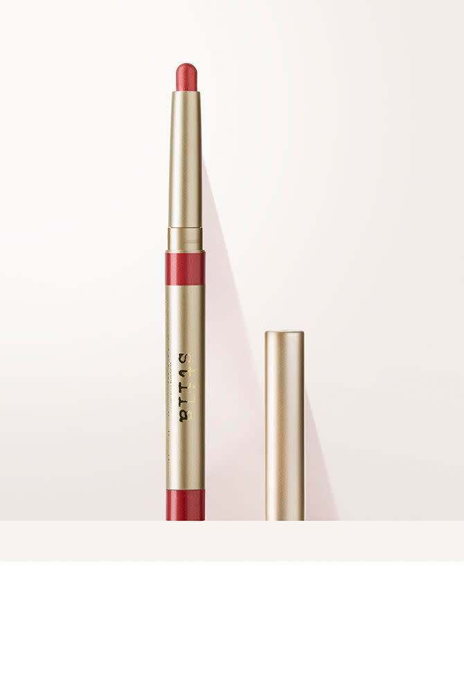 <p>Lo más nuevo de la marca. Un delineador con brillo deslumbrante que también sirve como labial, sombras de ojos y rubor. Trifecta Metallica Lip, Eye & Cheeck Stick, de Stila. $26. <a href="http://www.anrdoezrs.net/links/7799179/type/dlg/sid/PESPLosdelineadosdeojosmsfabulososdelasfamosasyaguilarPonGal10412063202007I/https://www.stilacosmetics.com/trifecta-metallica-lip-eye-cheek-stick/SC47.html?dwvar_SC47_color=Kitten&cgid=new#start=1" rel="nofollow noopener" target="_blank" data-ylk="slk:stilacosmetics.com;elm:context_link;itc:0;sec:content-canvas" class="link ">stilacosmetics.com</a></p>