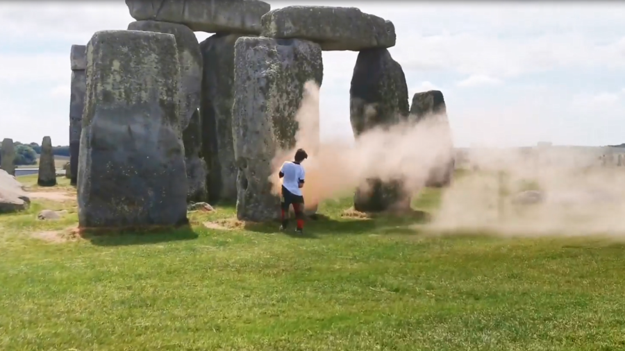 Video circulating on social media shows climate protesters spraying orange powder onto Stonehenge, the prehistoric megalithic structure located in South West England. (Just Stop Oil via Storyful)