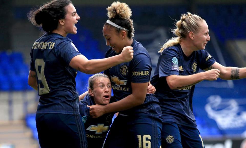 Lizzie Arnot (second left) celebrates scoring Manchester United’s winner against Liverpool.