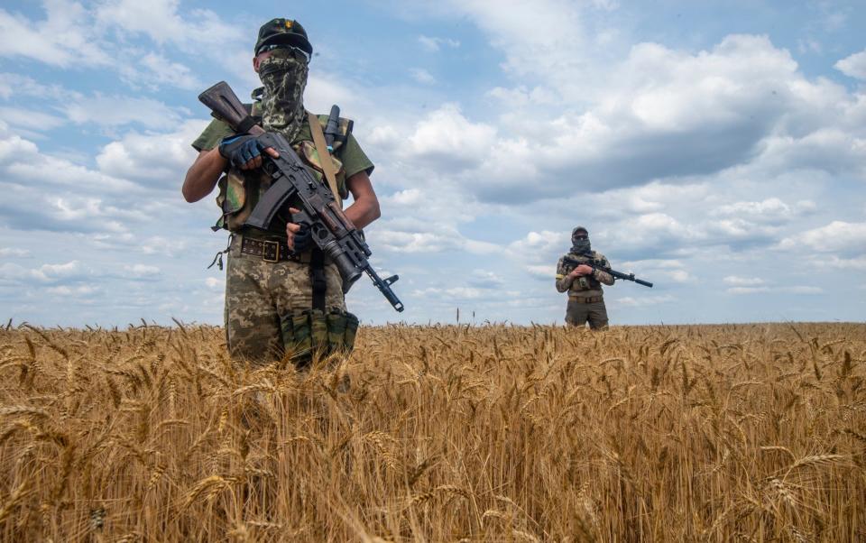 Members of Ukrainian Territorial Defence near the Kherson Front - Julian Simmonds 