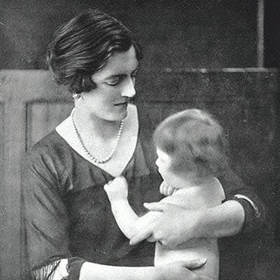 Clementine Churchill with daughter Marigold 1920 - Mary Evans