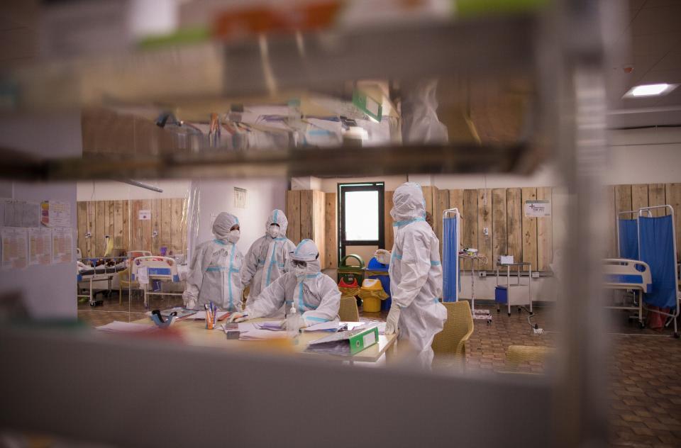 Doctors and medical workers inside an isolation centre in Noida, India, on 23 May, 2021. (Getty Images)