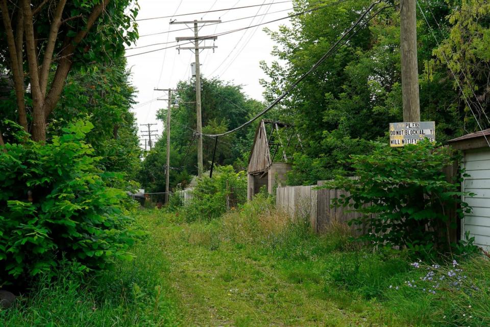 PHOTO: An overgrown alley on Erwin Street where the body of Wynter Cole Smith, 2, was found on Wednesday, July 5, 2023, is seen on Thursday, July 6, 2023, in Detroit, Mich. (Ryan Garza/Detroit Free Press via USA Today Network)