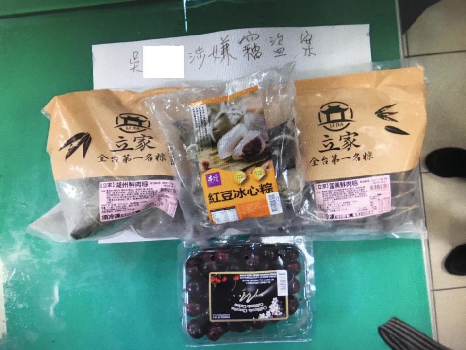吳女共行竊3包冰凍粽子，還有一盒櫻桃，市價795元。