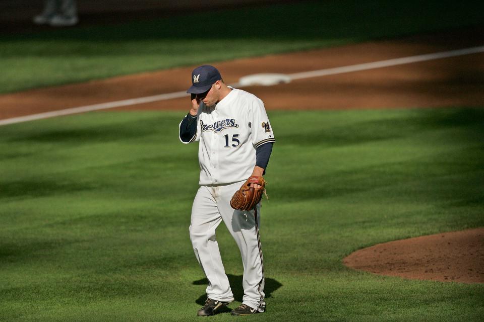 Ben Sheets leaves the game for the last time as a Brewer after giving up 4 runs in 2 1/3 innings against the Cubs at Miller Park on Sept. 27, 2008.