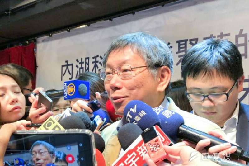 2017-12-26-台北市長柯文哲走訪西湖老人日間照顧中心。（方炳超攝）