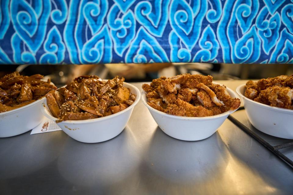 A teriyaki chicken bowl (left) and a panko chicken bowl are shown at Phoenix Blue Fin on Central Avenue on Oct. 4, 2022.