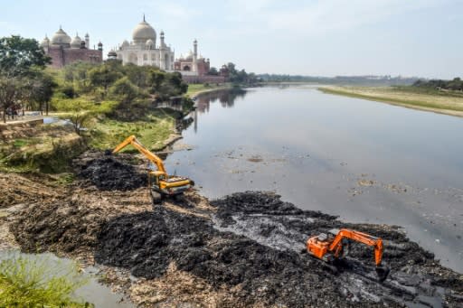 Authorities are rushing to lessen the pollution around the Taj Mahal ahead of Donald Trump's visit