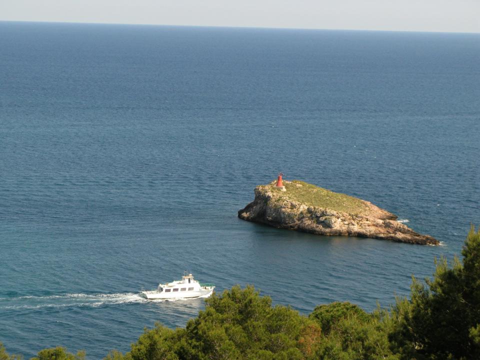 Motorboot im Mittelmeer vor Insel Ibiza, Balearen, Spanien, Europa, Meer, Reise, AS, DIG; P.-Nr.: 663/2010, 13.05.2010;  (Photo by Peter Bischoff/Getty Images)