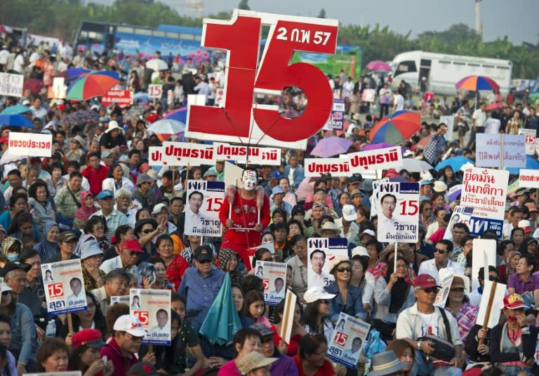 Supporters of Puea Thai party on the election campaign in Bangkok in 2014