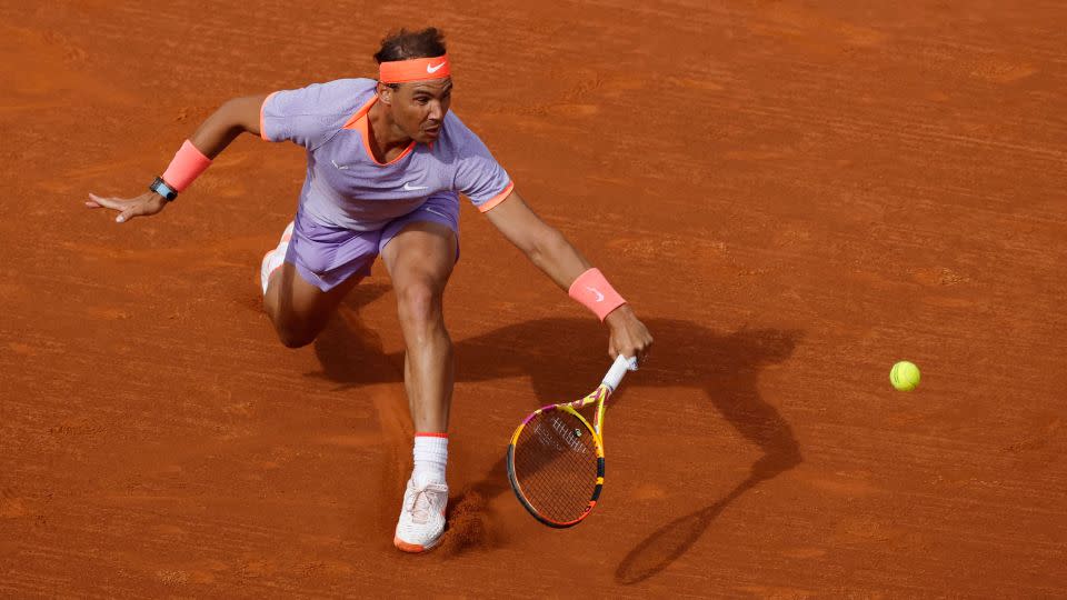 Nadal en acción durante su partido de segunda ronda contra el australiano Alex de Miñaur.  -Albert Gea/Reuters