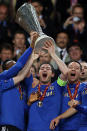 <p>Captain of Chelsea Frank Lampard lifts the trophy during the Europa League Final match.</p>