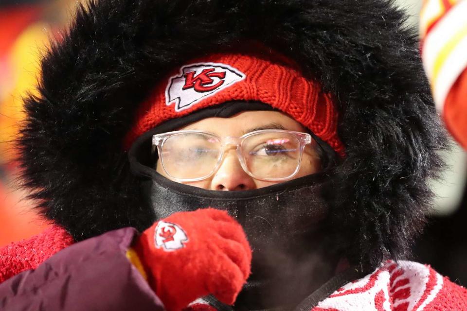 <p> Scott Winters/Icon Sportswire via Getty </p> Kansas City Chiefs fan tries to stay warm during the team