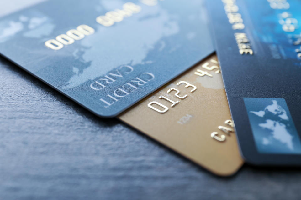 信用卡、卡債、金融卡、提款卡（圖片來源：Getty image）