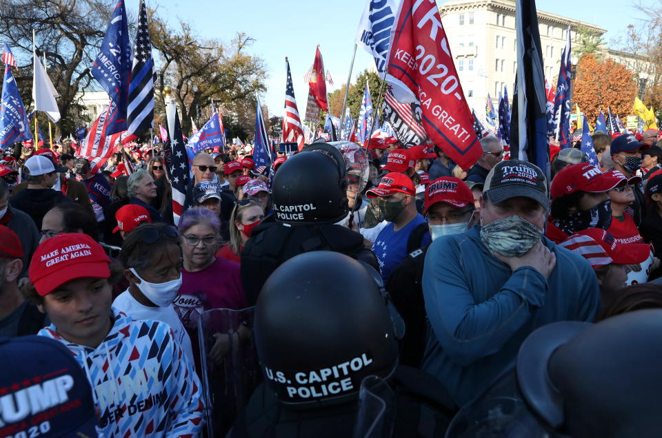 Schon im vergangenen November musste die Capitol Police Anhänger von Donald Trump zurückdrängen (Bild: REUTERS/Leah Millis)