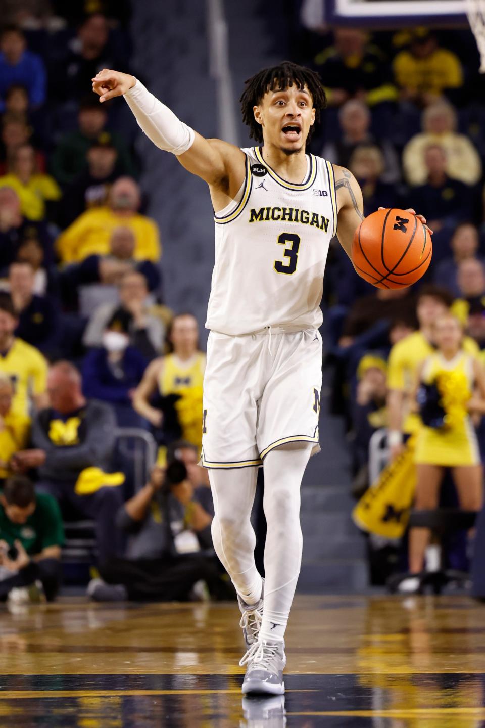 Michigan guard Jaelin Llewellyn dribbles in the first half of U-M's 70-66 overtime win on Sunday, Nov. 20, 2022, at Crisler Center.