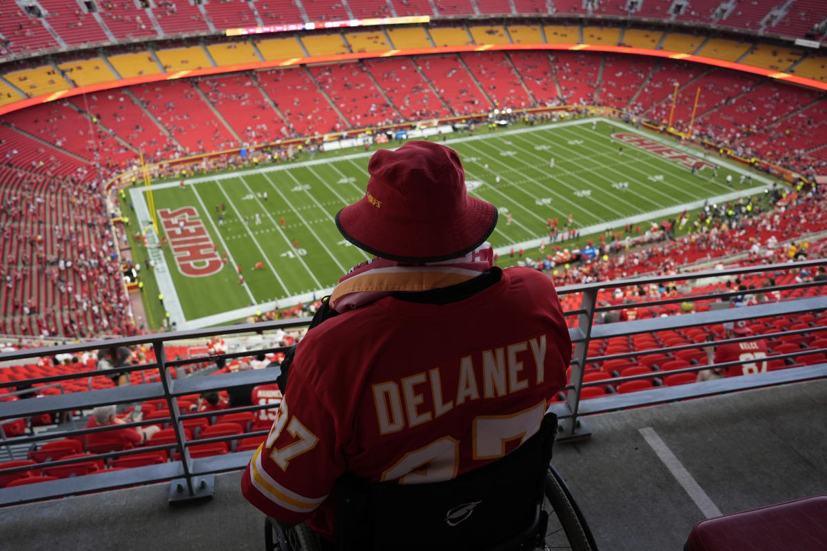 NFL Kickoff 2024: Thunderstorm delays kickoff between Chiefs and Ravens and forces fans out of the stands