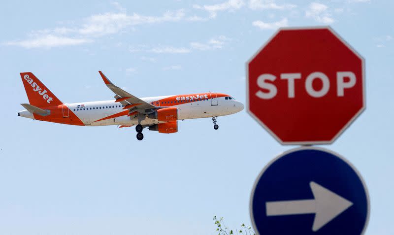 FILE PHOTO: An Easyjet aircraft approaches Josep Tarradellas Barcelona - El Prat airport