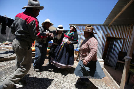 Monica Lima (2nd R) and friends gather at her house days after her wedding in the town of Nueva Fuerabamba in Apurimac, Peru, October 3, 2017. REUTERS/Mariana Bazo