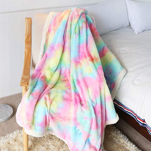 Sleepwish Cute Fuzzy Unicorn Blanket (Amazon / Amazon)