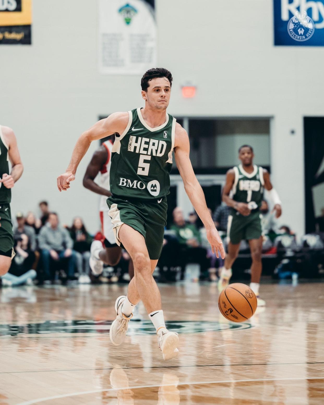 Wisconsin Herd guard Sam Peek drives up court against the Windy City Bulls during a Dec. 6, 2023 basketball game. The Poughkeepsie native made his G League debut with the Milwaukee Bucks affiliate.