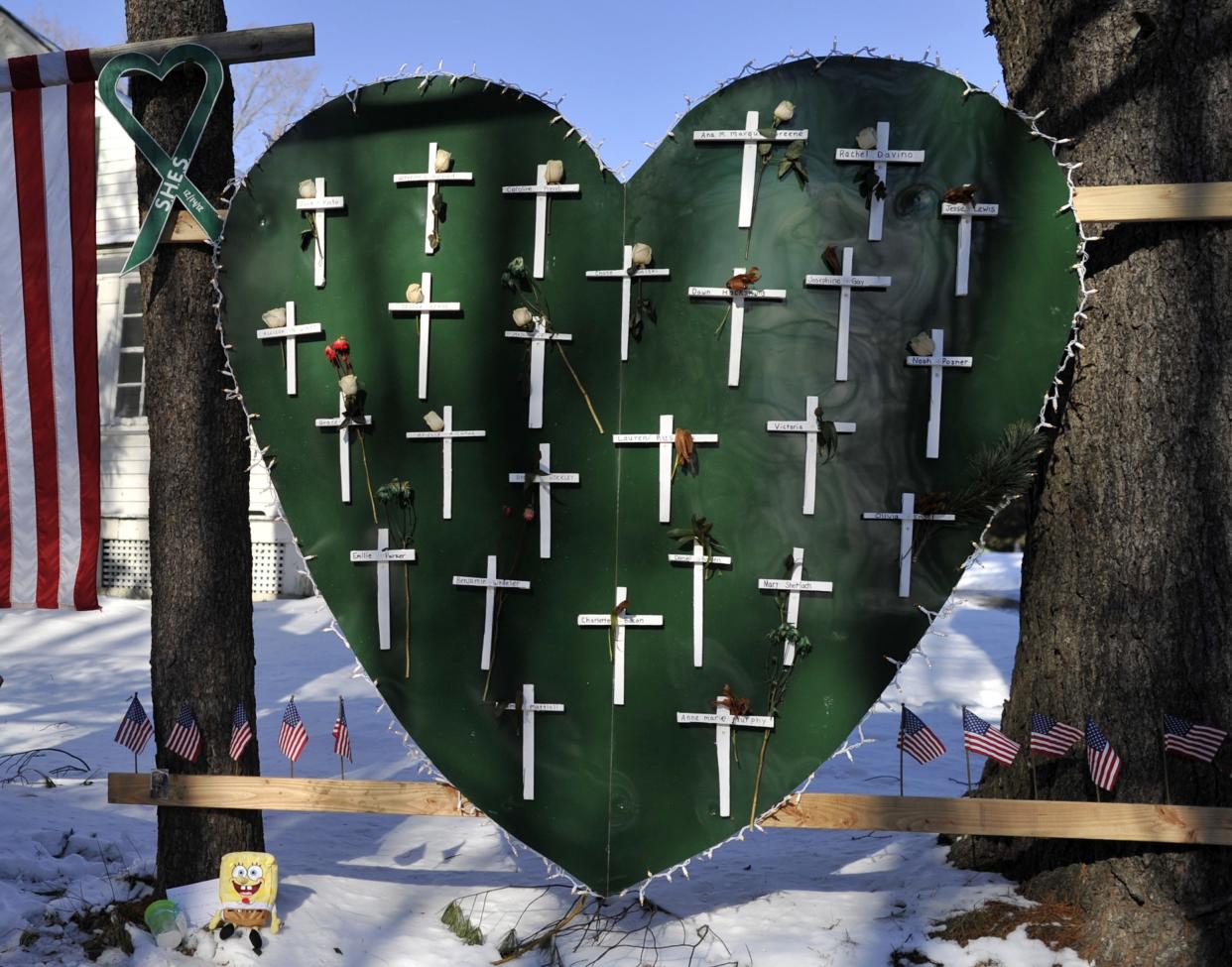 A memorial in Newtown, Connecticut, for Sandy Hook Elementary students and staff who died in the shooting. (Photo: TIMOTHY A. CLARY via Getty Images)