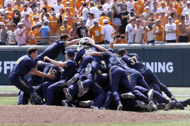 Reaction to Notre Dame upsetting Tennessee, earning CWS berth