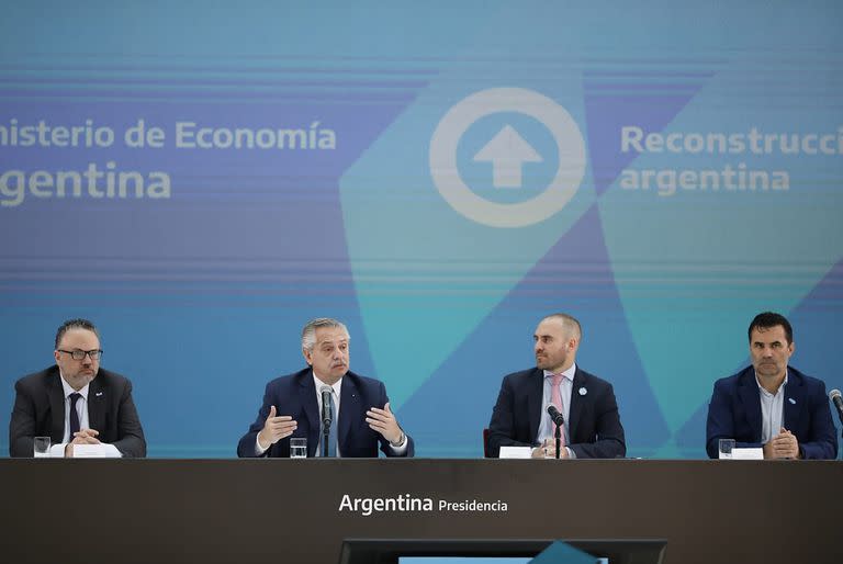 Alberto Fernández junto a Martín Guzmán presentaron políticas para el sector hidrocarburífero