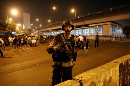 Police guard at a scene of an explosion in Jakarta, Indonesia May 24, 2017. REUTERS/Darren Whiteside