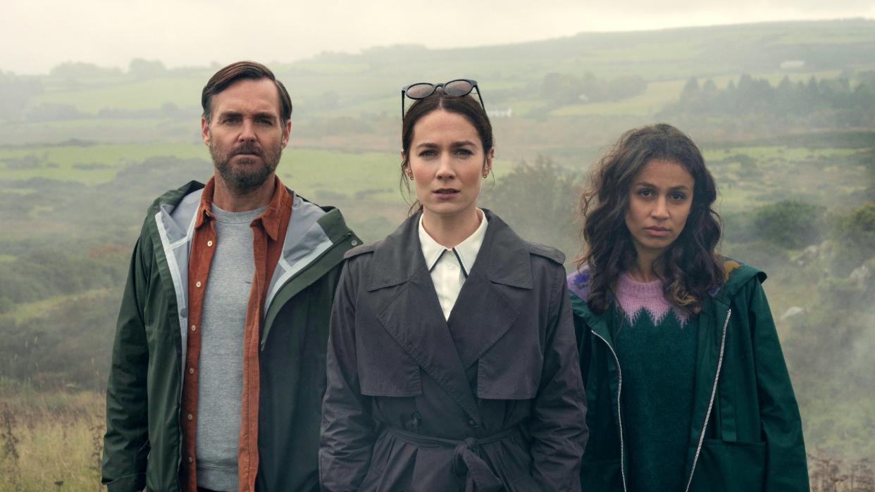  (L to R) Will Forte as Gilbert Power, Siobhán Cullen as Dove, Robyn Cara as Emmy Sizergh in episode 102 of Bodkin. 