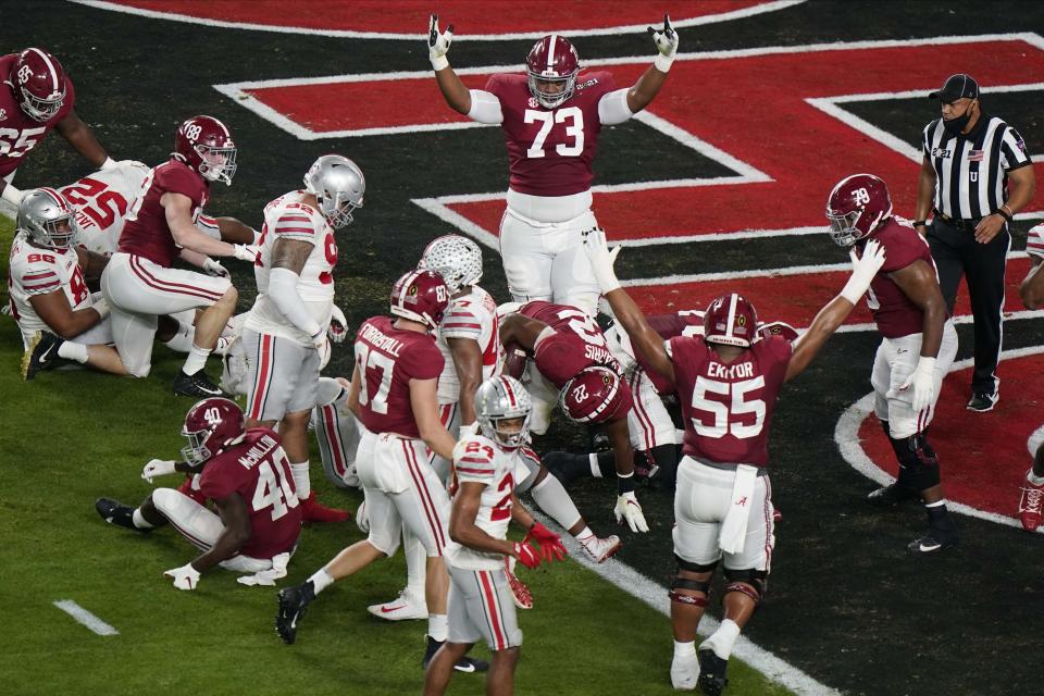 Alabama running back Najee Harris (22) scores a touchdown against Ohio State during the first half of an NCAA College Football Playoff national championship game, Monday, Jan. 11, 2021, in Miami Gardens, Fla. (AP Photo/Wilfredo Lee)