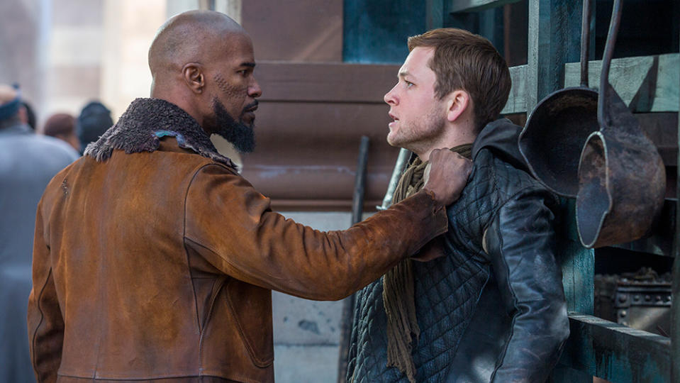 John (Jamie Foxx, left) and Robin (Taron Egerton, right) in ROBIN HOOD. Photo by: Larry Horricks.