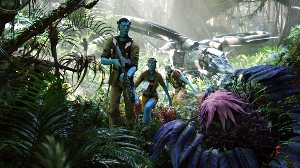 Jake and other humans in Na'vi avatars, exploring Pandora. (Credit: 20th Century Fox)