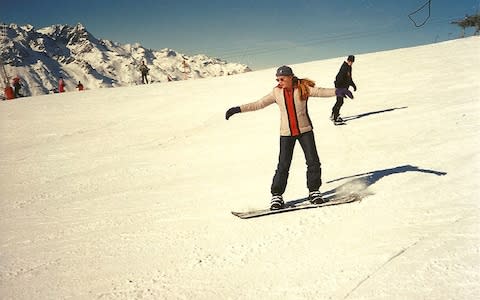 Anna Hart snowboarding in Chamonix