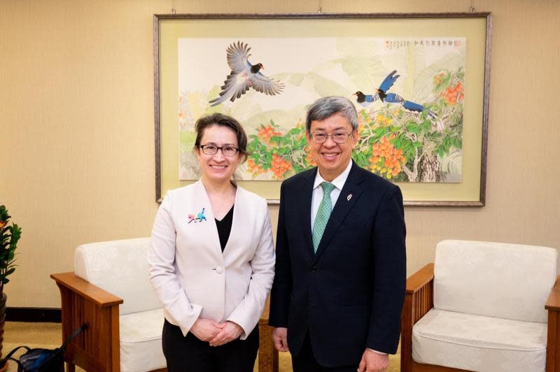 陳建仁今天po文衷心感謝蕭美琴，在這段時間為台美關係所作的努力外，他也不忘感謝其他第一線外交人員。（翻攝自陳建仁臉書）