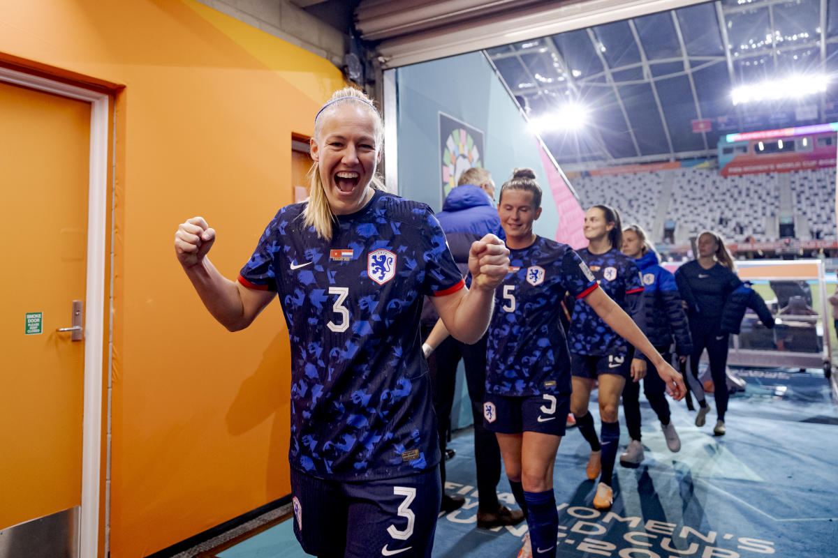 Nederland verslaat Vietnam met 7-0 en staat bovenaan in Groep E, voorafgaand aan het USWNT-toernooi