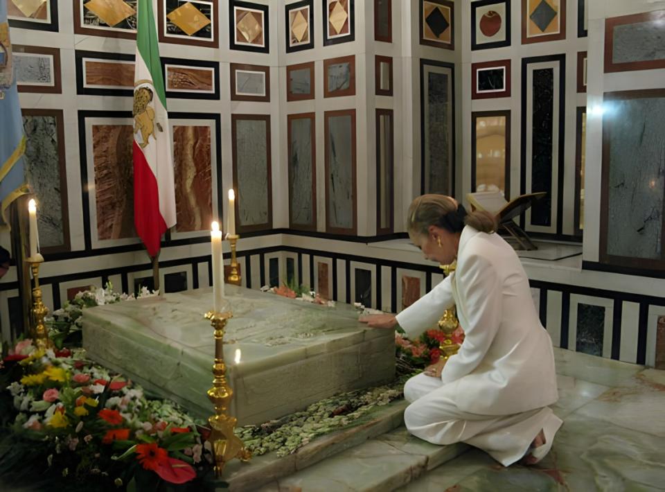 HIM Farah Pahlavi visits the late Shah’s tomb in Egypt