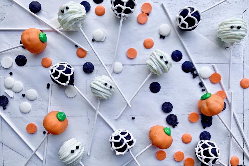 Halloween Cake Pops