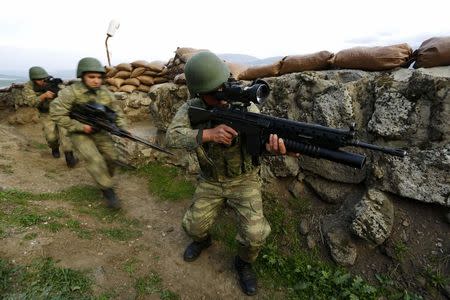 Turkish soldiers participate in an exercise on the border line between Turkey and Syria near the southeastern city of Kilis, Turkey, March 2, 2017. REUTERS/Murad Sezer