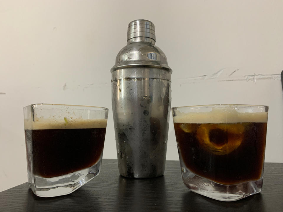 Utensilios de bartender shaker y café expreso