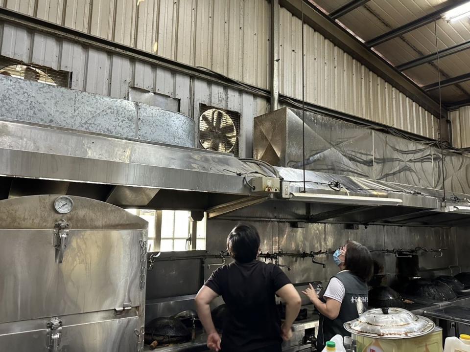 台南白河某家甕仔雞餐廳疑發生食品中毒案，經檢驗檢出諾羅病毒，與食品無明確因果關係，終於還給業者清白。台南市衛生局提供