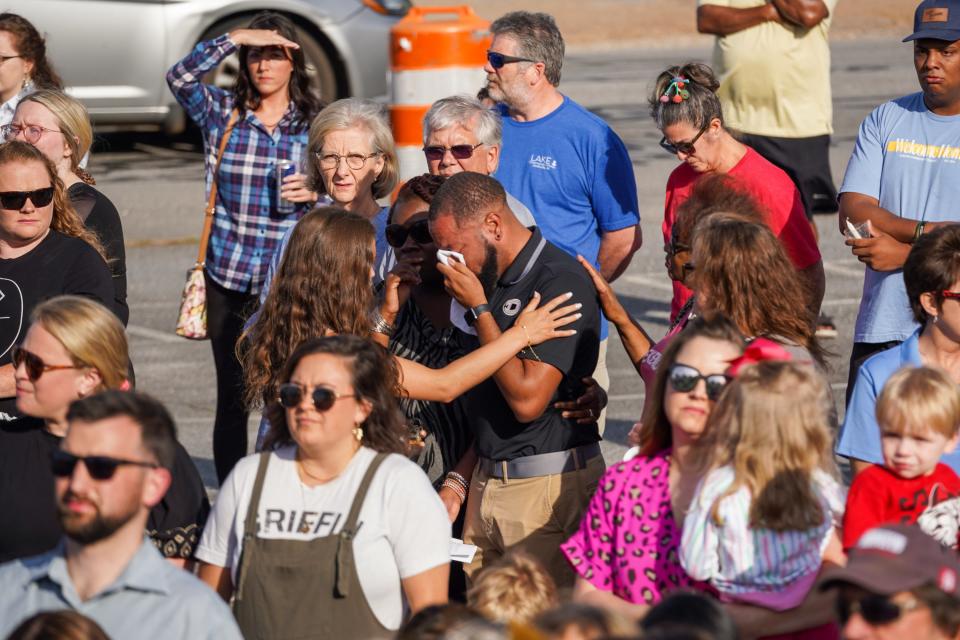 Mourners attend the vigil (Megan Varner/Getty)